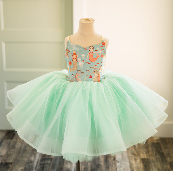 READY to SHIP MOVING SALE!!!! Mint Mermaid: Size 7, fits 5-9